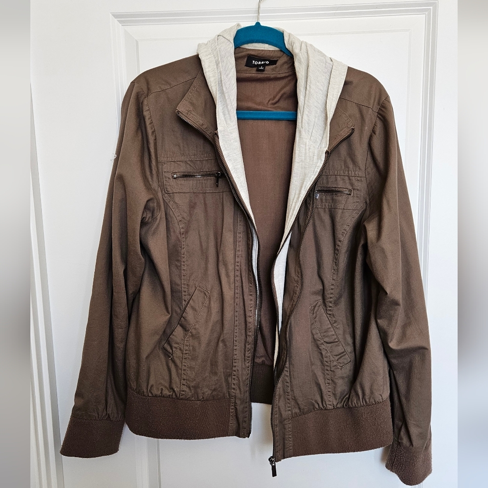 Lightweight utility jacket with built-in hood